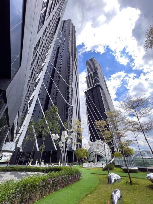 Modern Suites At Arte Mont Kiara By Iconique Kuala Lumpur Exteriör bild